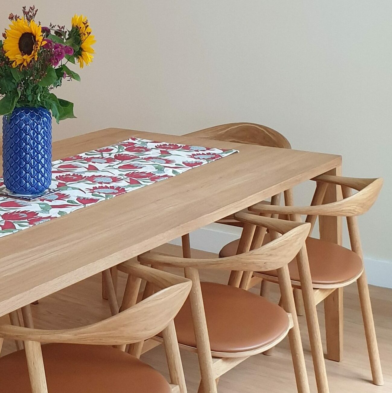 table-bois-clair-salle-a-manger-decoration-interieur