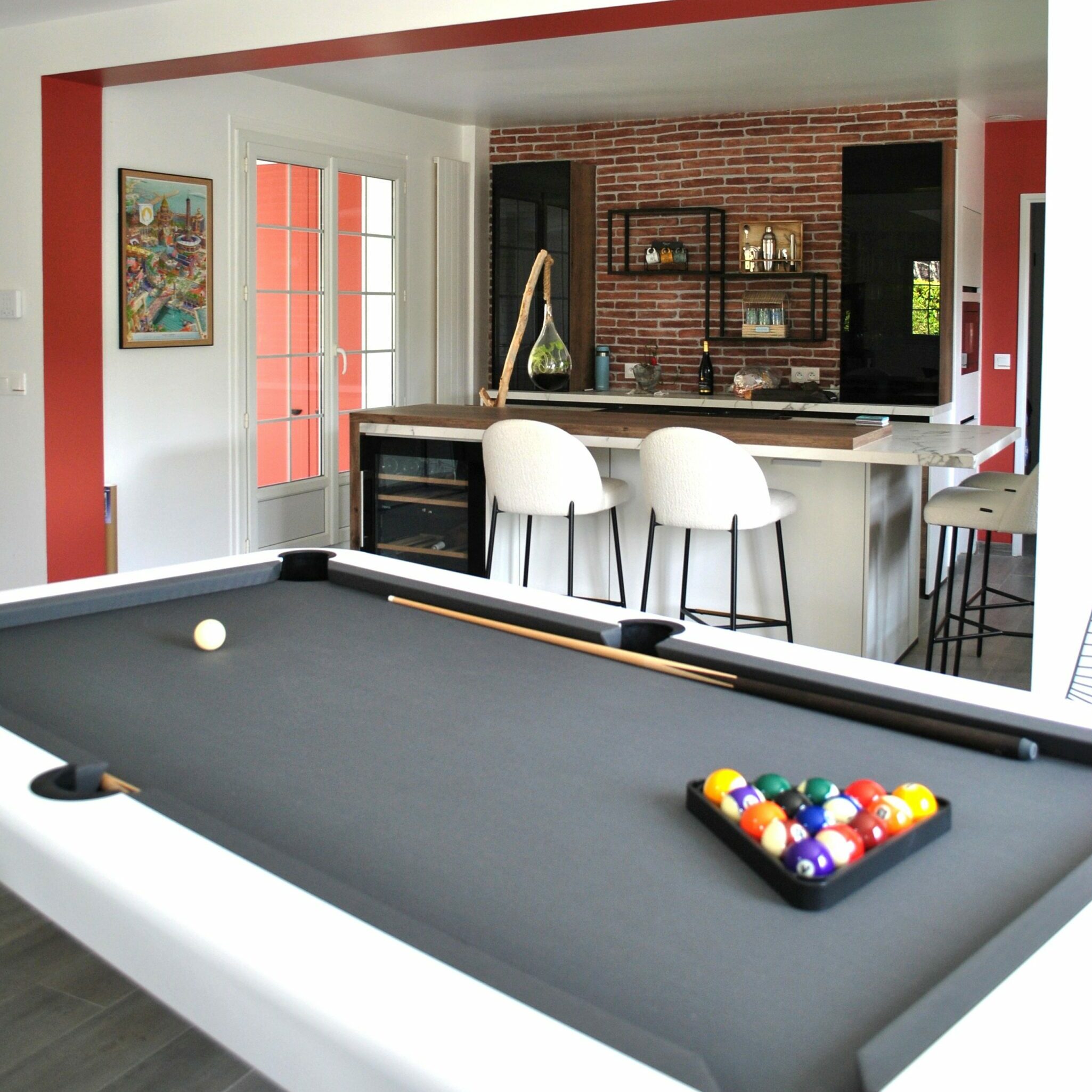 table-billard-amenagement-interieur-espace-loisir-maison-decoration